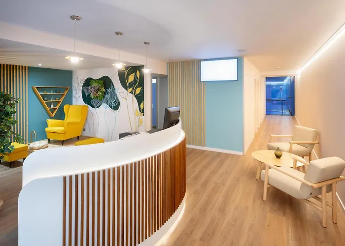 Alexandre La Siesta فندق 4*