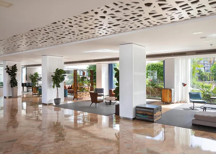 Alexandre La Siesta فندق 4*