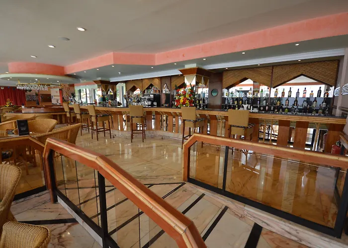 Alexandre La Siesta 플라야데라스아메리카스